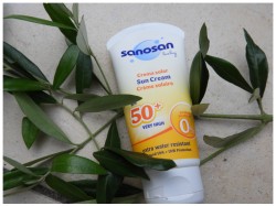 Crème solaire Sanosan baby SPF 50+, des efforts en perspective